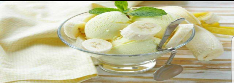 Akullore shtëpie me banane